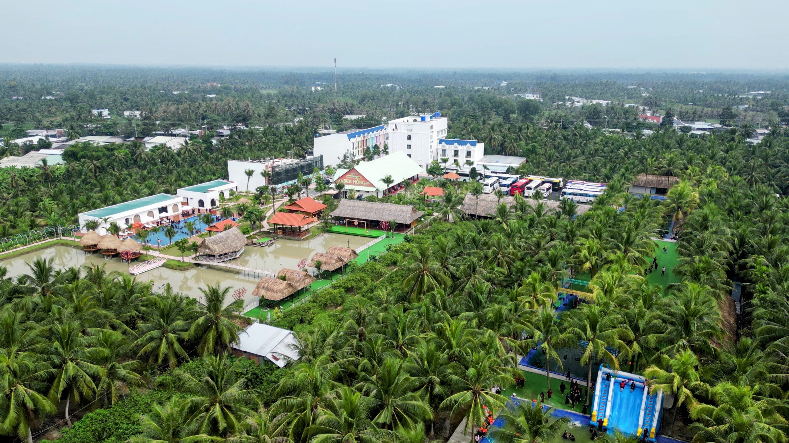 Làng du lịch Sen Hồng Bến Tre